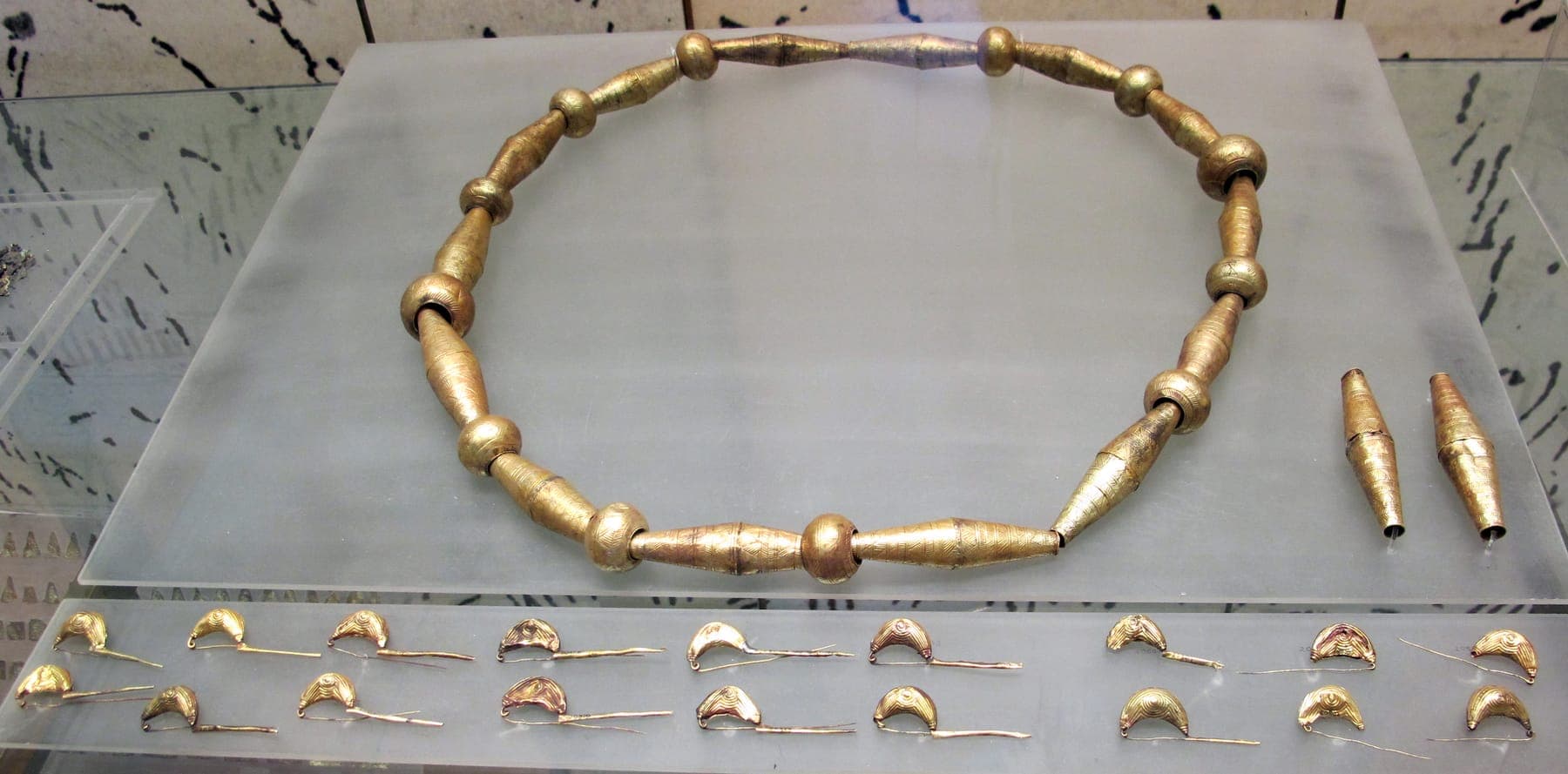 Etruskischer Goldschmuck mit Granulation aus der Regolini-Galassi-Grabkammer