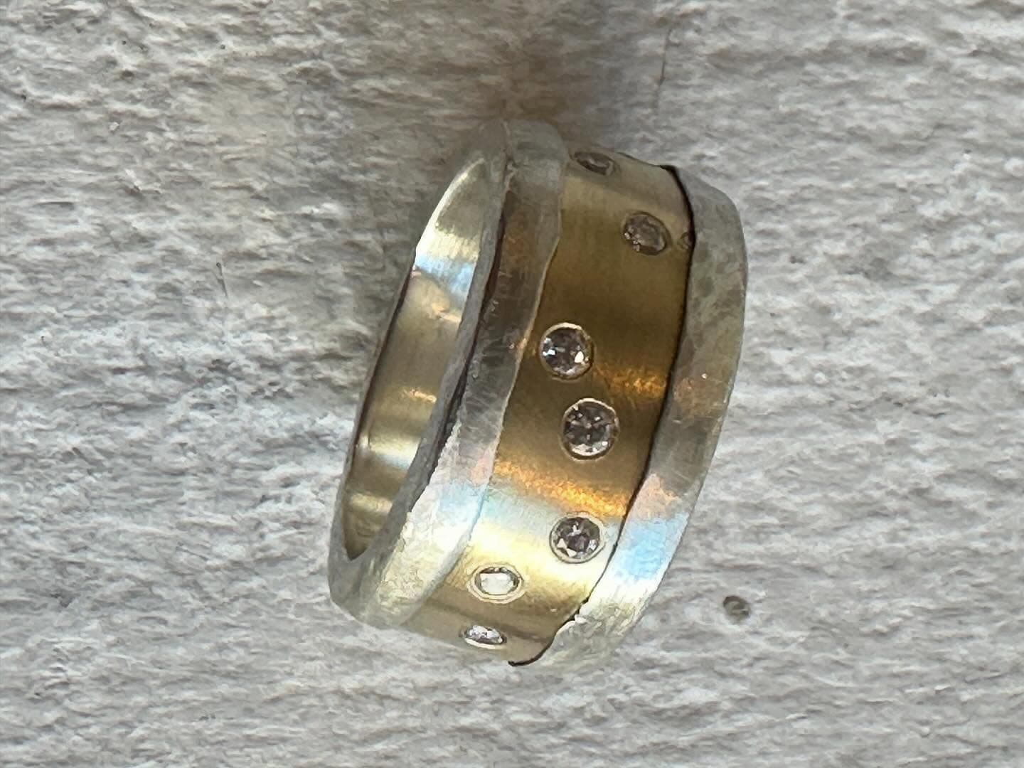 Handgefertigter Ring aus der Schmuckwerkstatt Mondstein